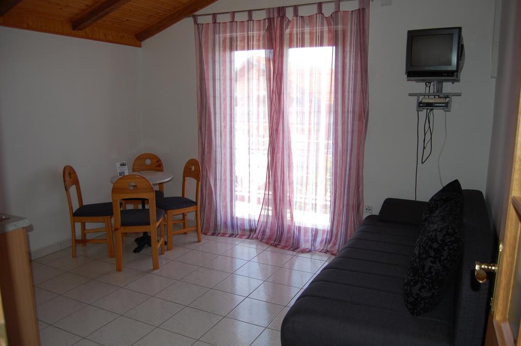 Apartments Bojanic Vodice Oda fotoğraf